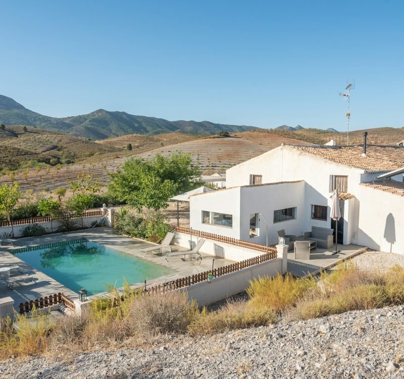 A rural hotel with swimming pool located in Almeria, Spain.